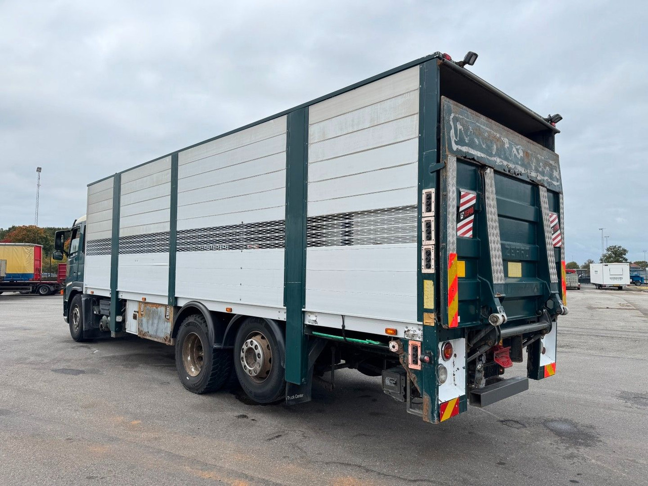 Volvo FM9 380 6x2*4 Tiertransporter / Livestock - Kamion za prevoz konja: slika 4 Volvo FM9 380 6x2*4 Tiertransporter / Livestock - Kamion za prevoz konja: slika 4