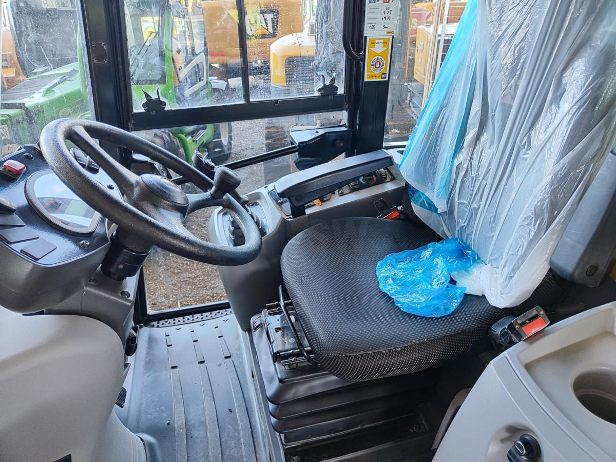 Caterpillar 908M - Utovarivač točkaš: slika 5 Caterpillar 908M - Utovarivač točkaš: slika 5