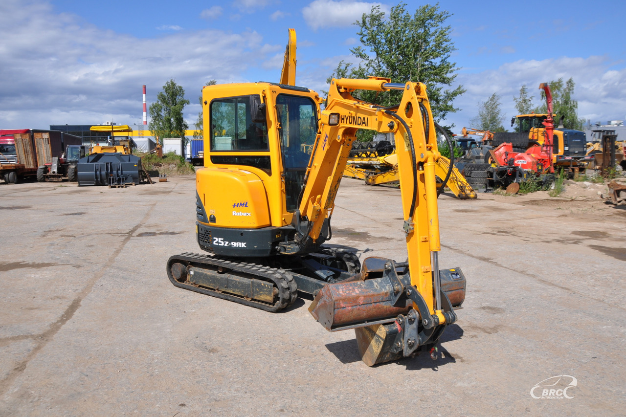 Hyundai R25Z-9AK - Mini bager: slika 2 Hyundai R25Z-9AK - Mini bager: slika 2