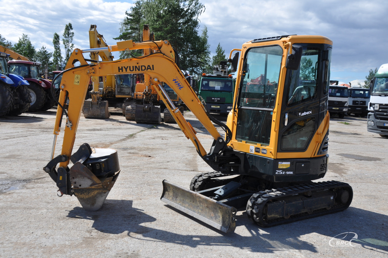 Hyundai R25Z-9AK - Mini bager: slika 1 Hyundai R25Z-9AK - Mini bager: slika 1