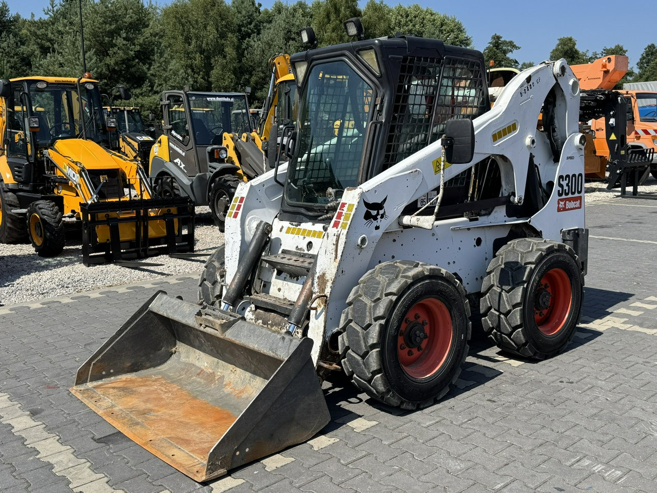 Bobcat S300 Joystick Mini Ładowarka Waga 3692kg - Mini utovarivač: slika 1 Bobcat S300 Joystick Mini Ładowarka Waga 3692kg - Mini utovarivač: slika 1
