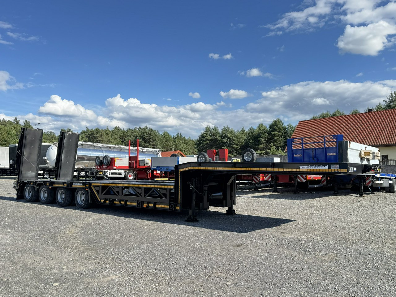 Bodex 4 osiowa NN4J Niskopodwoziówka Niskopodwozie Nowe Opony - Niska poluprikolica za prevoz: slika 5 Bodex 4 osiowa NN4J Niskopodwoziówka Niskopodwozie Nowe Opony - Niska poluprikolica za prevoz: slika 5