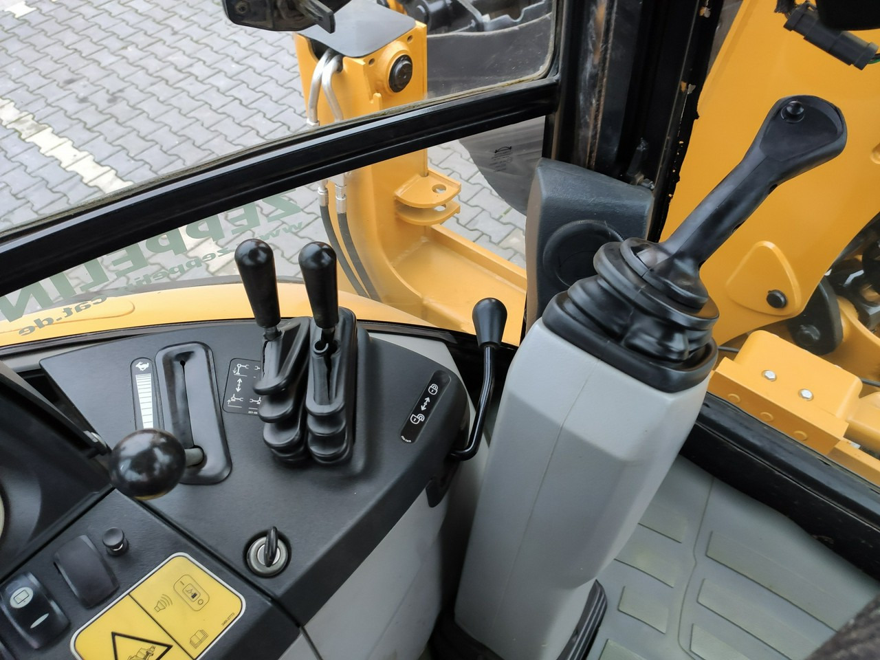 Caterpillar 444E Premier Sterowanie na Joystickach FULL OPCJA - Bager utovarivač: slika 5 Caterpillar 444E Premier Sterowanie na Joystickach FULL OPCJA - Bager utovarivač: slika 5