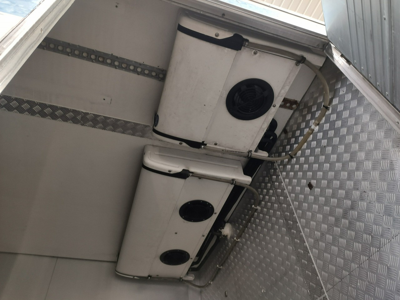 Promenjivo telo frižidera Iveco Zabudowa Chłodnia Agregat Carrier Supra 950Mt + Winda: slika 19 Promenjivo telo frižidera Iveco Zabudowa Chłodnia Agregat Carrier Supra 950Mt + Winda: slika 19