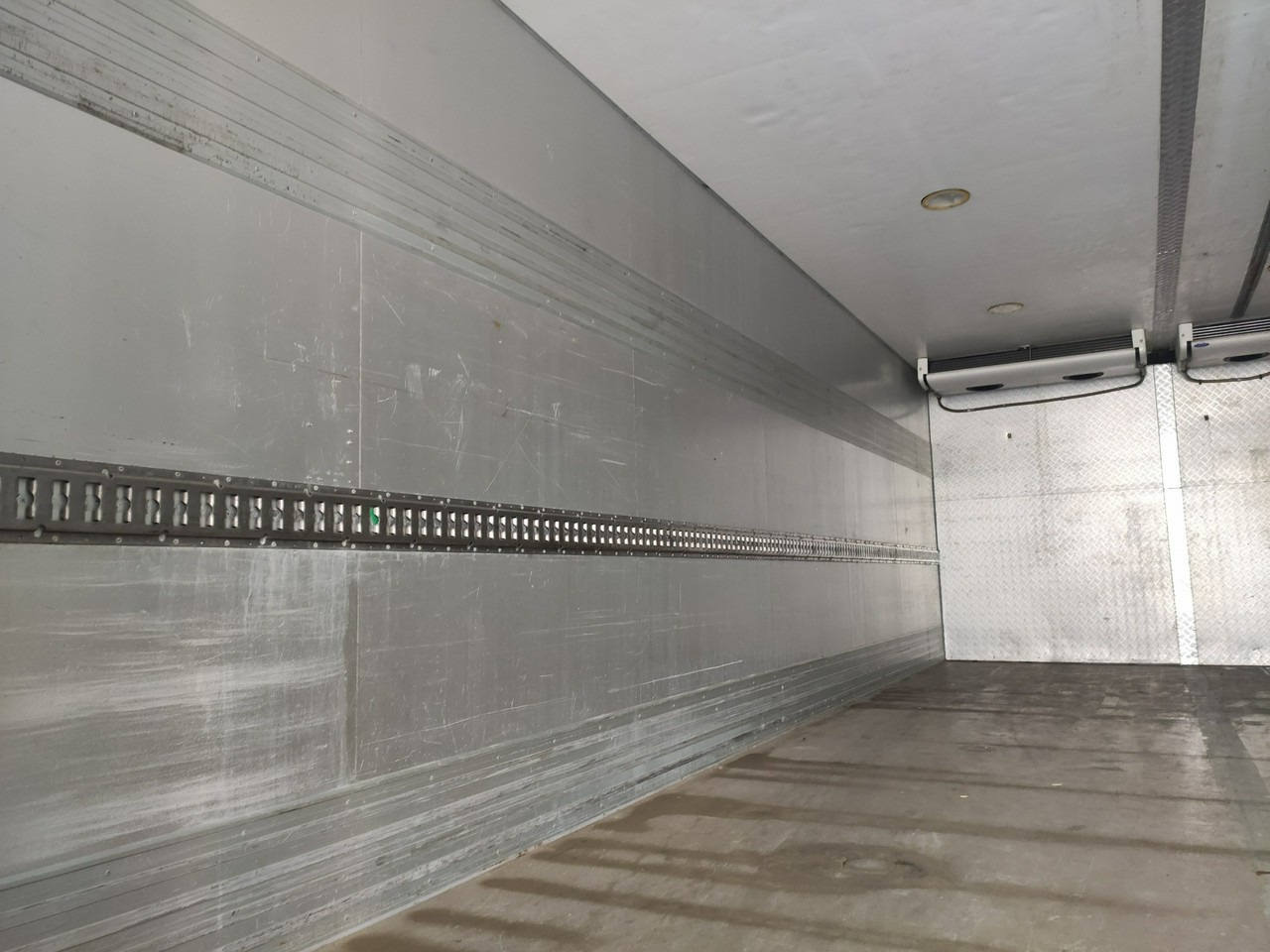 Promenjivo telo frižidera Iveco Zabudowa Chłodnia Agregat Carrier Supra 950Mt + Winda: slika 14 Promenjivo telo frižidera Iveco Zabudowa Chłodnia Agregat Carrier Supra 950Mt + Winda: slika 14