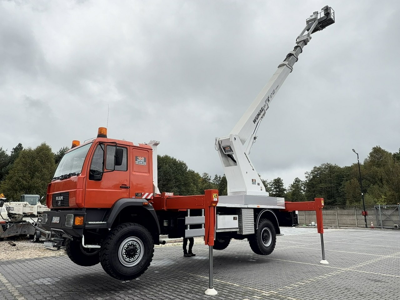 MAN 18.284 4x4 Zwyżka WUMAG WT 425 Podnośnik Koszowy - Vazdušna platforma montirana na kamion: slika 4 MAN 18.284 4x4 Zwyżka WUMAG WT 425 Podnośnik Koszowy - Vazdušna platforma montirana na kamion: slika 4