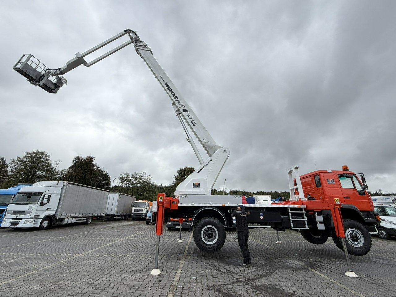 MAN 18.284 4x4 Zwyżka WUMAG WT 425 Podnośnik Koszowy - Vazdušna platforma montirana na kamion: slika 2 MAN 18.284 4x4 Zwyżka WUMAG WT 425 Podnośnik Koszowy - Vazdušna platforma montirana na kamion: slika 2