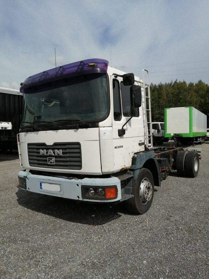 MAN ME 220B 4x2 Rama do zabudowy Sprawny !!! - Kamion sa golom šasijom i zatvorenom kabinom: slika 1 MAN ME 220B 4x2 Rama do zabudowy Sprawny !!! - Kamion sa golom šasijom i zatvorenom kabinom: slika 1
