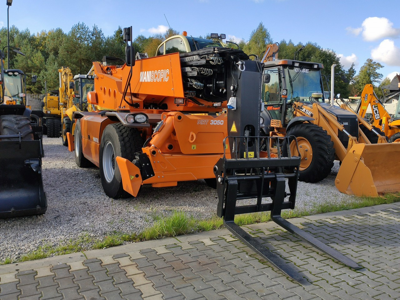 Manitou Wózek Jezdniowy Podnośnikowy Obrotowy - Teleskopski upravljač: slika 1 Manitou Wózek Jezdniowy Podnośnikowy Obrotowy - Teleskopski upravljač: slika 1