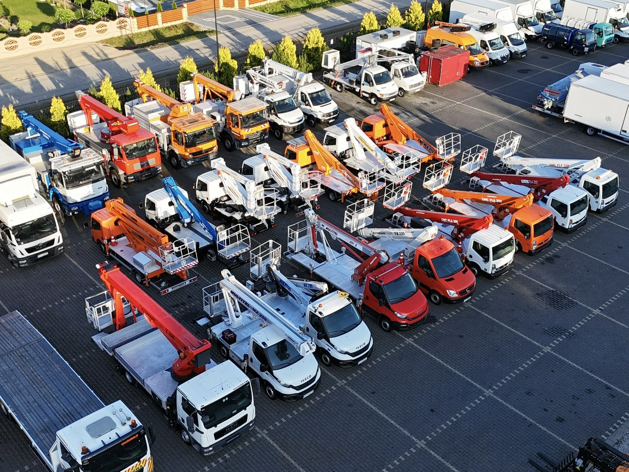 Mercedes Sprinter Zwyżka Podnośnik Koszowy VERSALIFT VTX-240 UDT - Vazdušna platforma montirana na kamion: slika 2 Mercedes Sprinter Zwyżka Podnośnik Koszowy VERSALIFT VTX-240 UDT - Vazdušna platforma montirana na kamion: slika 2