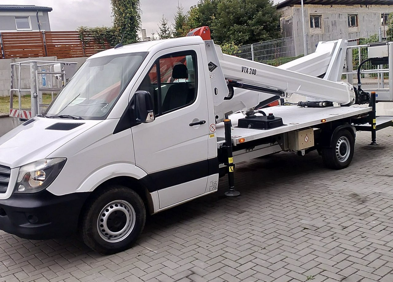 Mercedes Sprinter Zwyżka Podnośnik Koszowy VERSALIFT VTX-240 UDT - Vazdušna platforma montirana na kamion: slika 1 Mercedes Sprinter Zwyżka Podnośnik Koszowy VERSALIFT VTX-240 UDT - Vazdušna platforma montirana na kamion: slika 1