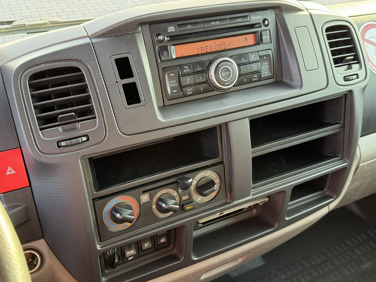 Lizing Nissan Cabstar Nissan Cabstar: slika 31 Lizing Nissan Cabstar Nissan Cabstar: slika 31