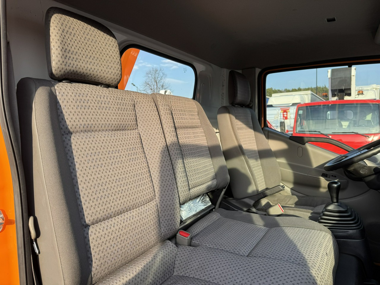 Lizing Nissan Cabstar Nissan Cabstar: slika 35 Lizing Nissan Cabstar Nissan Cabstar: slika 35