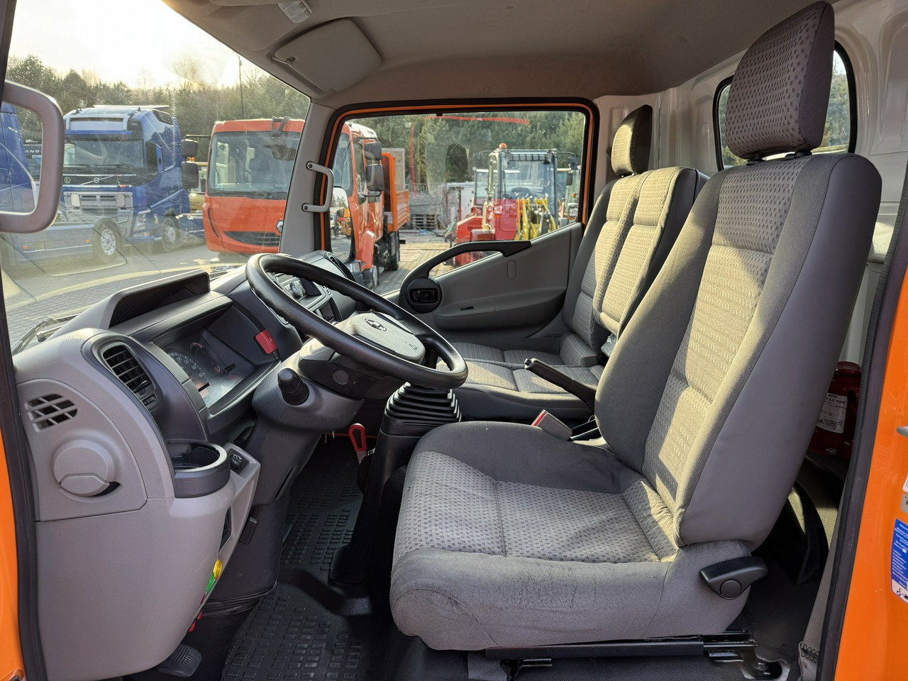 Lizing Nissan Cabstar Nissan Cabstar: slika 28 Lizing Nissan Cabstar Nissan Cabstar: slika 28