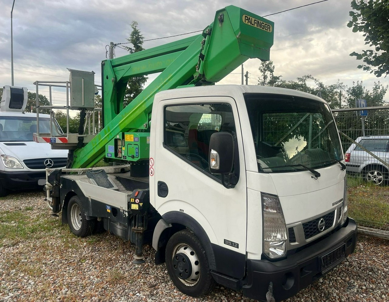 Nissan Cabstar Zwyżka Podmośnik Koszowy PALFINGER P240 AXE UDT - Vazdušna platforma montirana na kamion: slika 1 Nissan Cabstar Zwyżka Podmośnik Koszowy PALFINGER P240 AXE UDT - Vazdušna platforma montirana na kamion: slika 1