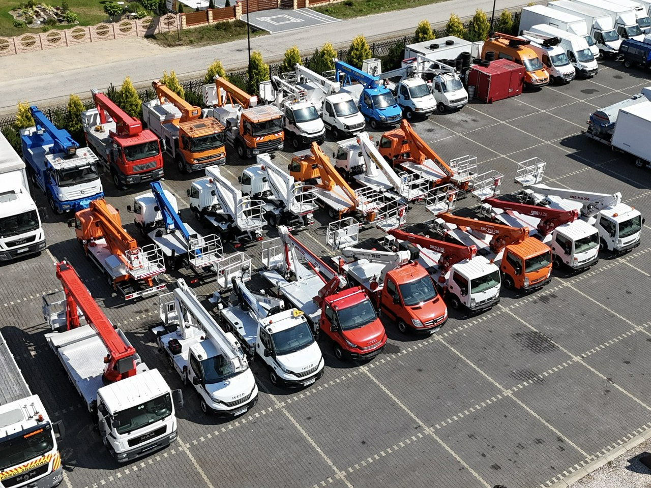 Nissan Zwyżka Podnośnik Koszowy 4X4 CABSTAR MAXITY SPRINTER - Vazdušna platforma montirana na kamion: slika 2 Nissan Zwyżka Podnośnik Koszowy 4X4 CABSTAR MAXITY SPRINTER - Vazdušna platforma montirana na kamion: slika 2