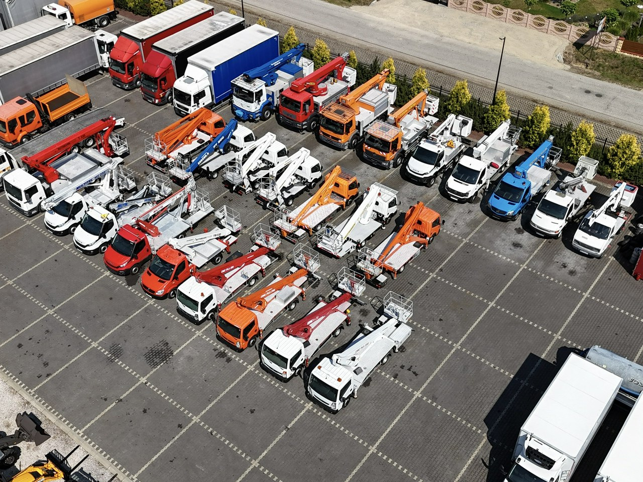Nissan Zwyżka Podnośnik Koszowy 4X4 CABSTAR MAXITY SPRINTER - Vazdušna platforma montirana na kamion: slika 3 Nissan Zwyżka Podnośnik Koszowy 4X4 CABSTAR MAXITY SPRINTER - Vazdušna platforma montirana na kamion: slika 3