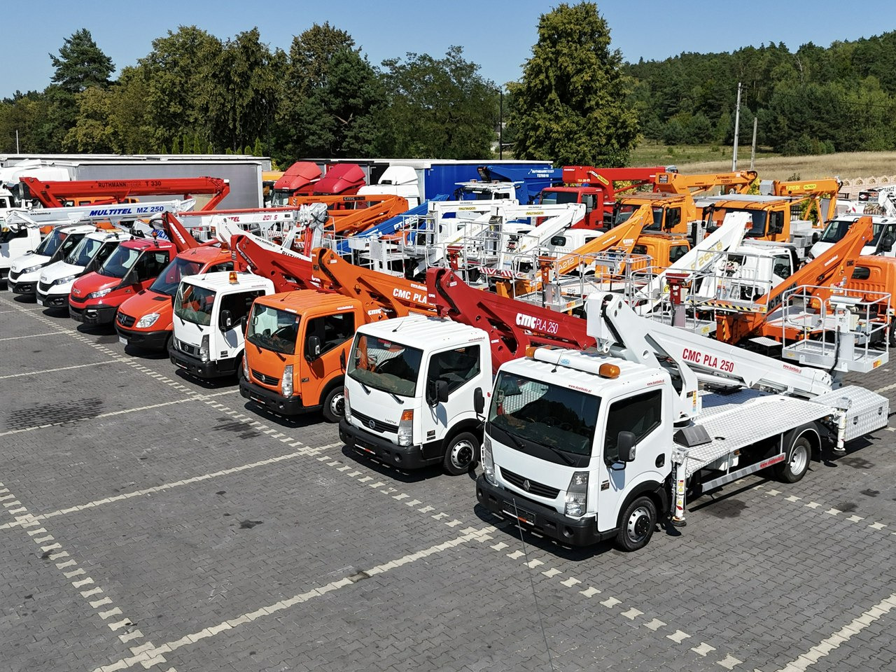 Nissan Zwyżka Podnośnik Koszowy 4X4 CABSTAR MAXITY SPRINTER - Vazdušna platforma montirana na kamion: slika 1 Nissan Zwyżka Podnośnik Koszowy 4X4 CABSTAR MAXITY SPRINTER - Vazdušna platforma montirana na kamion: slika 1