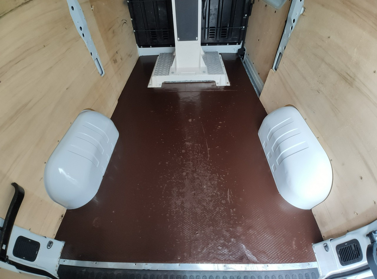 Vazdušna platforma montirana na kamion Renault Master: slika 16