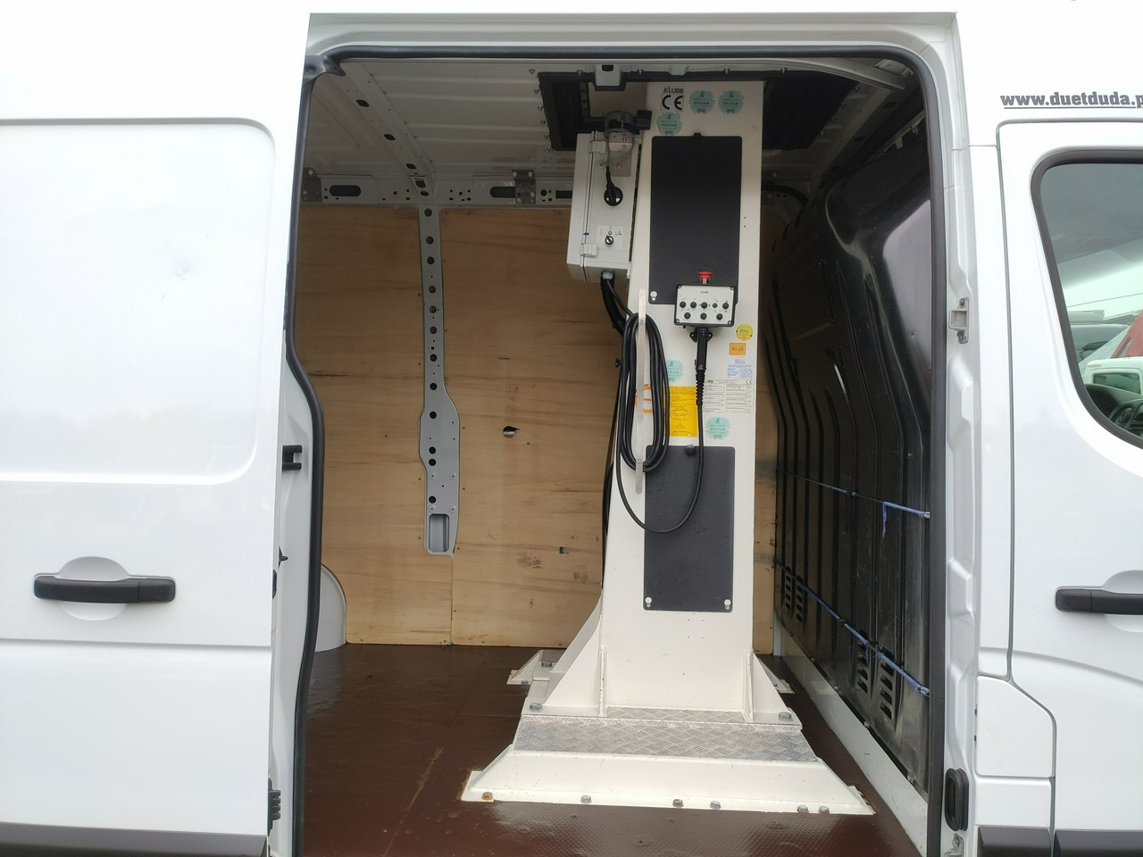 Vazdušna platforma montirana na kamion Renault Master: slika 14