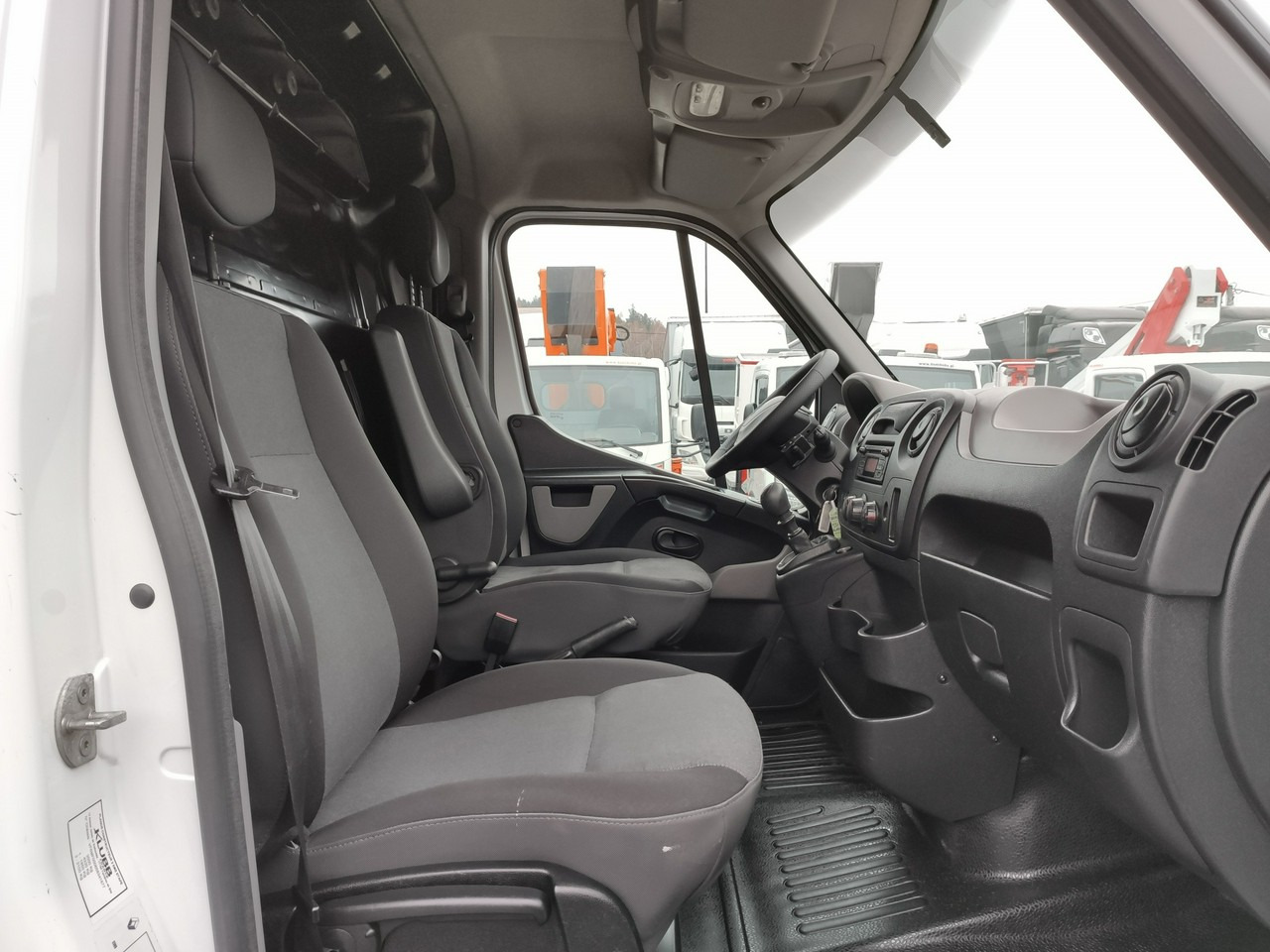 Vazdušna platforma montirana na kamion Renault Master: slika 36