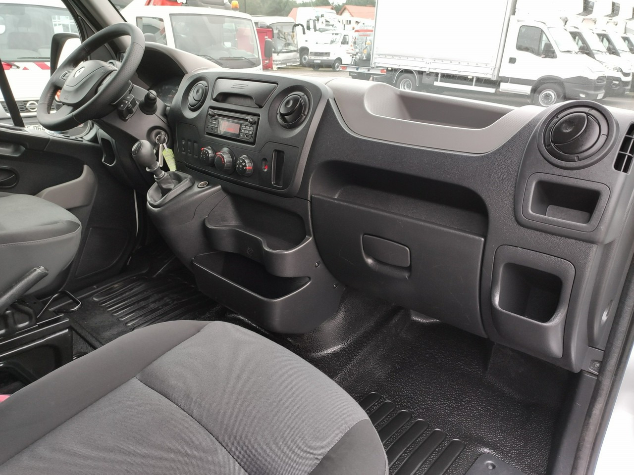 Vazdušna platforma montirana na kamion Renault Master: slika 37