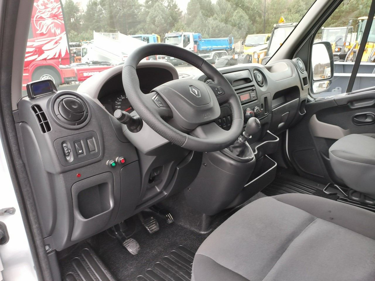 Vazdušna platforma montirana na kamion Renault Master: slika 30
