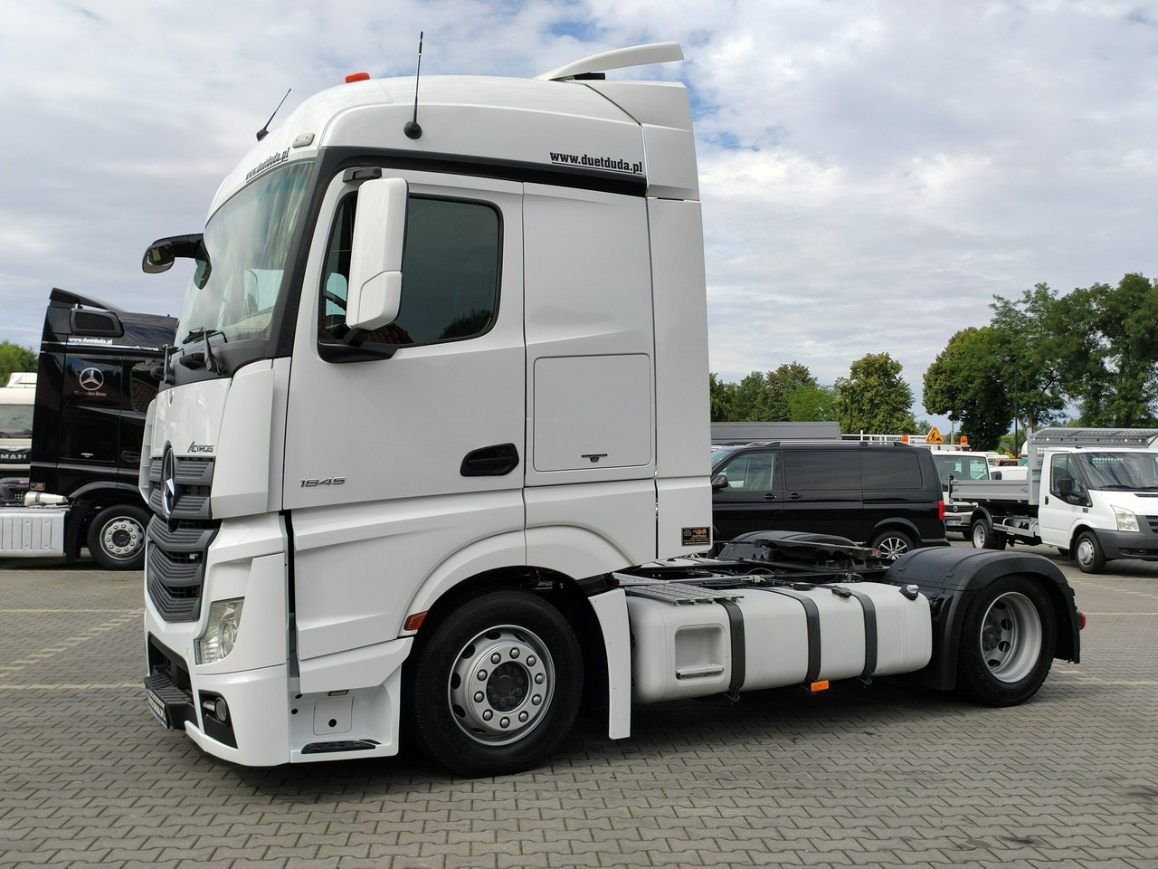 Mercedes ACTROS 1845 Euro 6 Low Deck Mega !!! - Tegljač: slika 5 Mercedes ACTROS 1845 Euro 6 Low Deck Mega !!! - Tegljač: slika 5