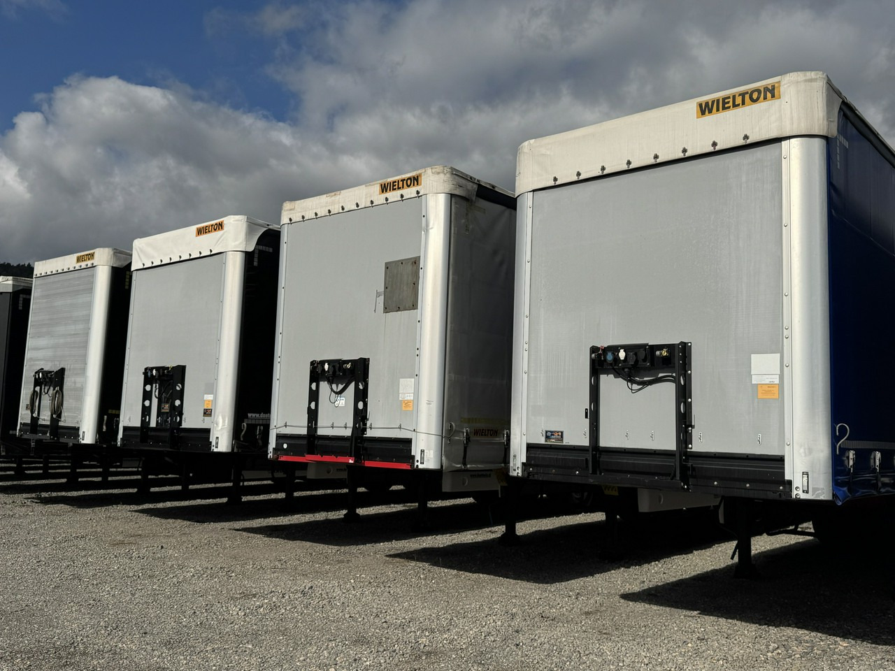 Wielton Standart Osie Saf Oś Podnoszona Super Stan - Poluprikolica sa ceradom: slika 2 Wielton Standart Osie Saf Oś Podnoszona Super Stan - Poluprikolica sa ceradom: slika 2