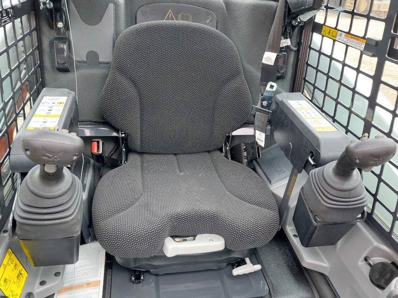 Kompaktni utovarivač guseničar Bobcat T 450: slika 9