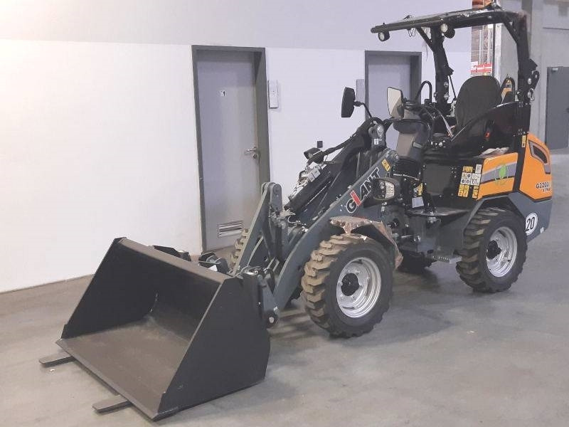 Giant G 2200 E X-Tra Elektro / electric - Mini utovarivač: slika 2 Giant G 2200 E X-Tra Elektro / electric - Mini utovarivač: slika 2