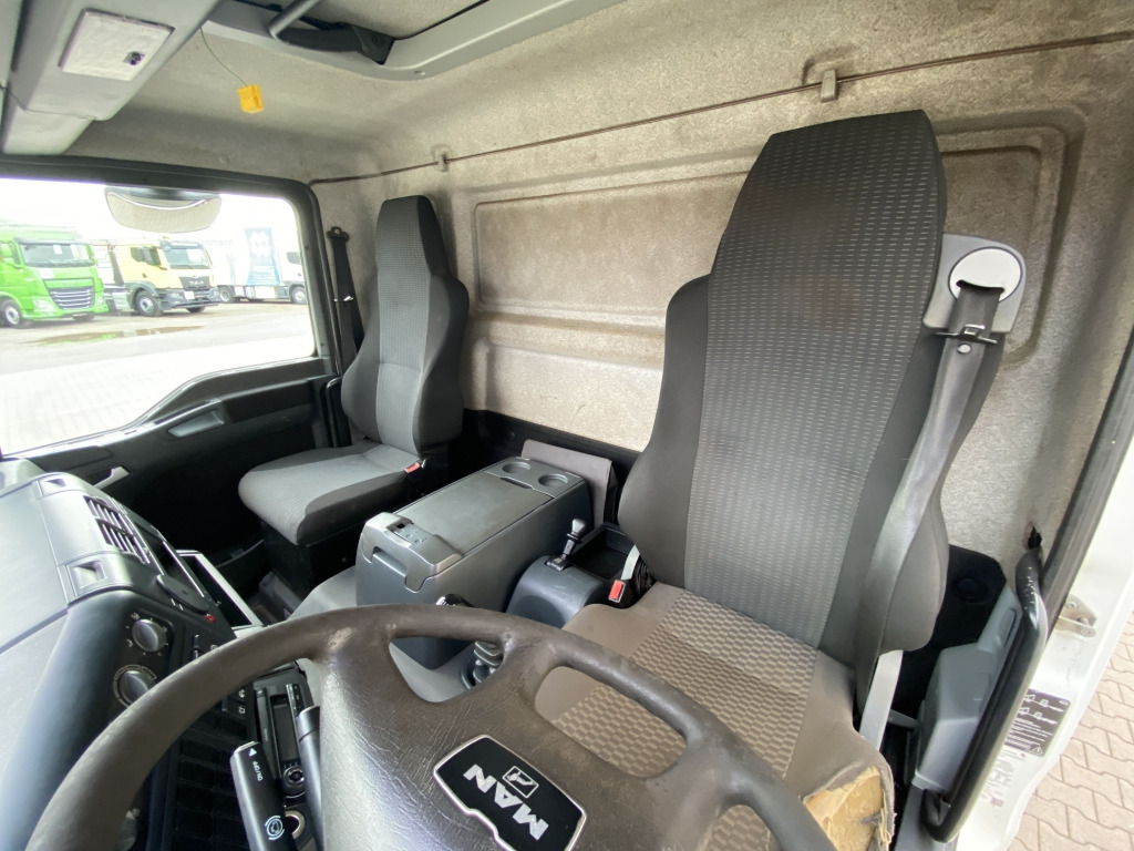 Kamion sa tovarnim sandukom, Kamion sa dizalicom MAN TGL 12.220 4x2 BL / HIAB Faltkran: slika 17 Kamion sa tovarnim sandukom, Kamion sa dizalicom MAN TGL 12.220 4x2 BL / HIAB Faltkran: slika 17