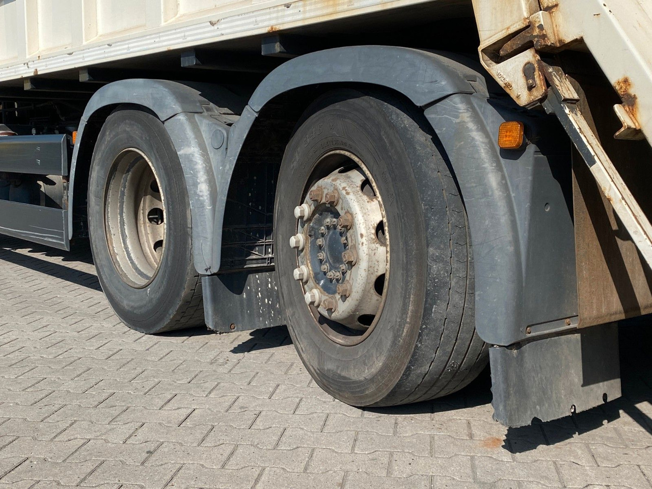 MAN TGS 26.320 6x2-4 | Zöller Medium X2EC24*3x Sitze - Kamion za smeće: slika 4 MAN TGS 26.320 6x2-4 | Zöller Medium X2EC24*3x Sitze - Kamion za smeće: slika 4