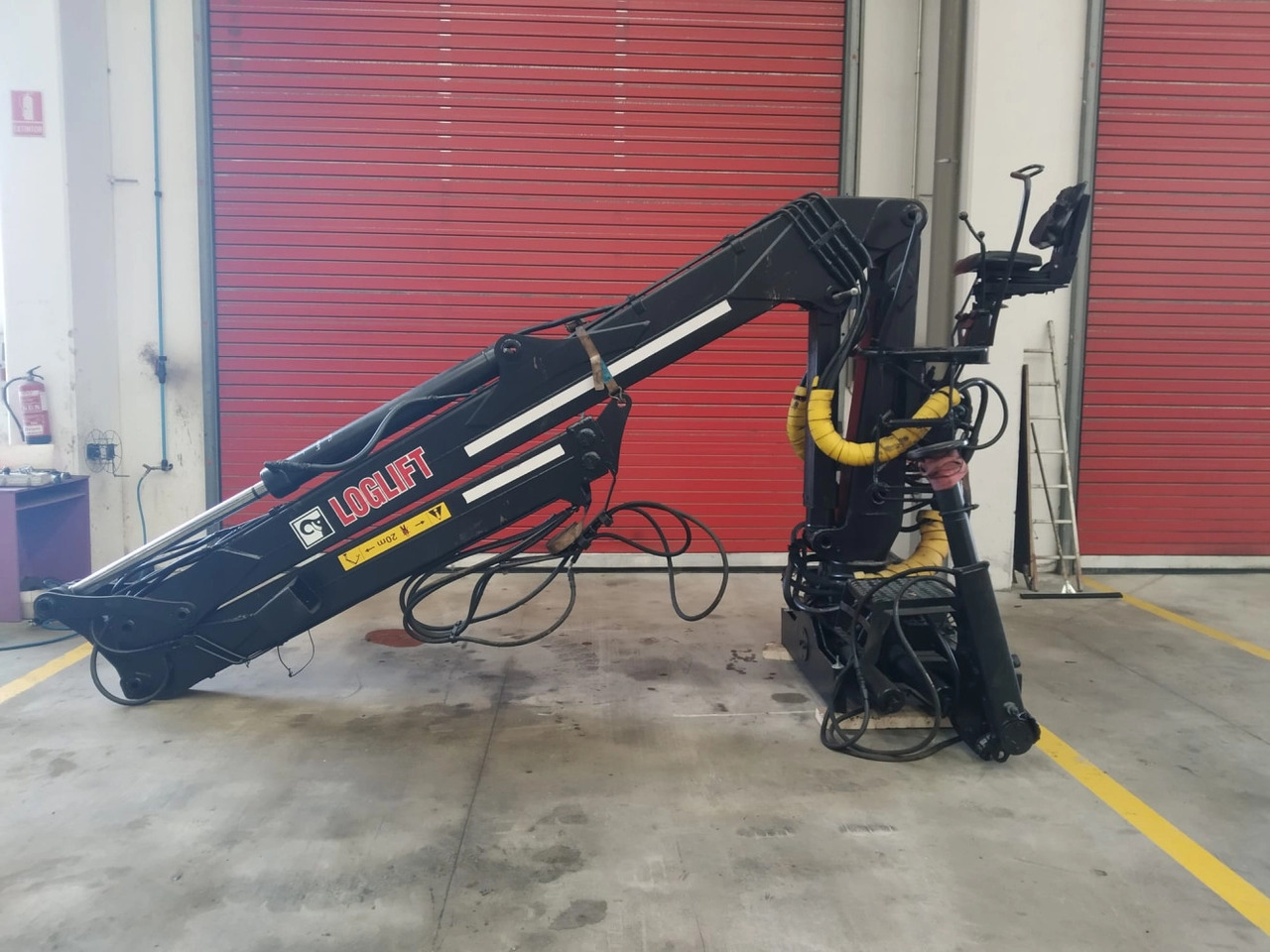 Grúa LOGLIFT 120S79R - Kran za kamion za Kamion: slika 1 Grúa LOGLIFT 120S79R - Kran za kamion za Kamion: slika 1