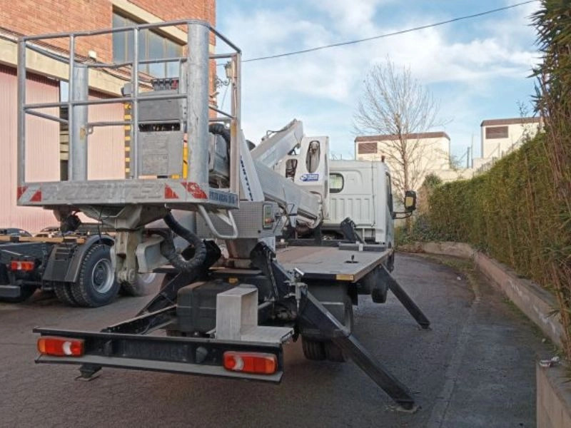 MULTITEL NISSAN NT 400 + HX 195 - Vazdušna platforma montirana na kamion: slika 1 MULTITEL NISSAN NT 400 + HX 195 - Vazdušna platforma montirana na kamion: slika 1