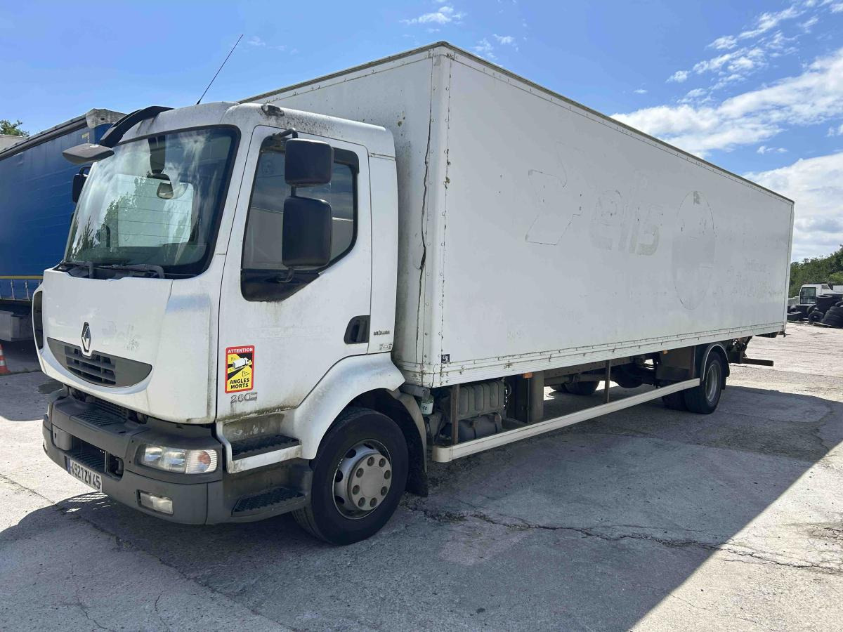 Renault Midlum 180 - Kamion sa zatvorenim sandukom: slika 1 Renault Midlum 180 - Kamion sa zatvorenim sandukom: slika 1