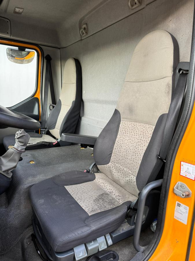 Renault Midlum 220 - Kamion sa zatvorenim sandukom: slika 4 Renault Midlum 220 - Kamion sa zatvorenim sandukom: slika 4