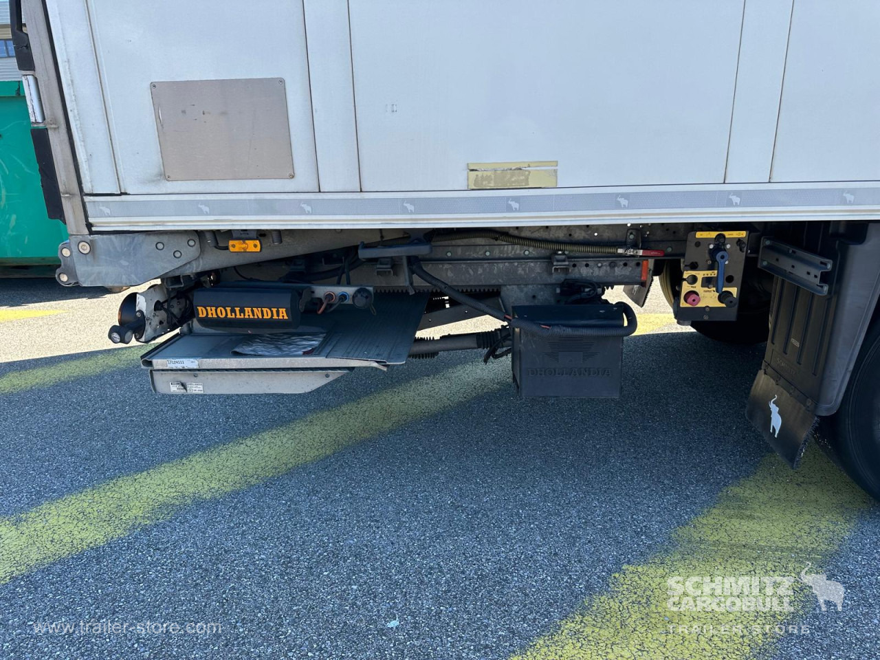 SCHMITZ Reefer Multitemp Double deck Taillift - Izotermička poluprikolica: slika 2 SCHMITZ Reefer Multitemp Double deck Taillift - Izotermička poluprikolica: slika 2