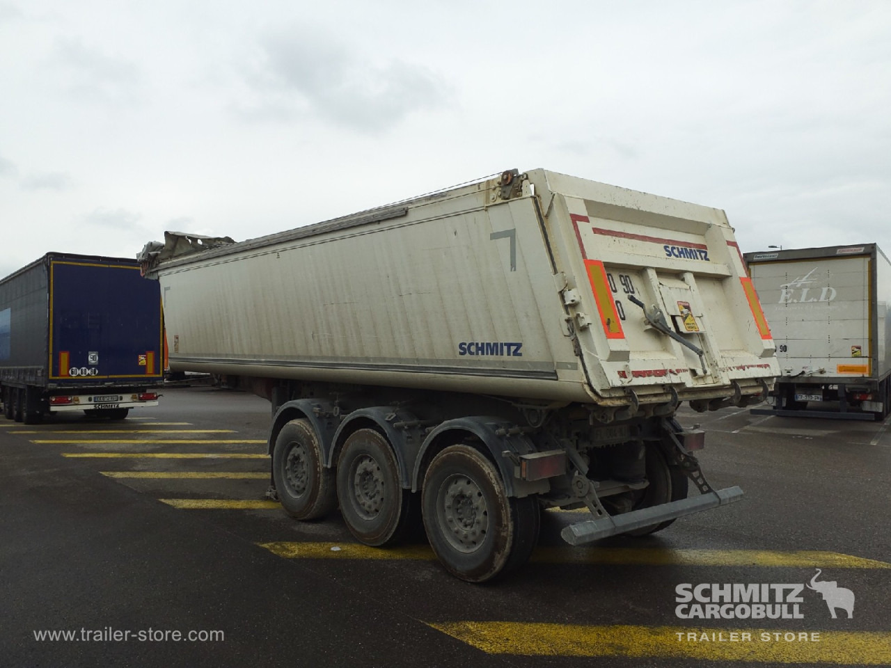 SCHMITZ Tipper Alu-square sided body 27m³ - Poluprikolica istovarivača: slika 5 SCHMITZ Tipper Alu-square sided body 27m³ - Poluprikolica istovarivača: slika 5