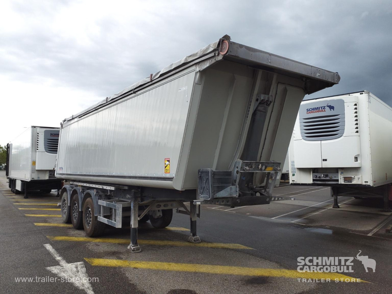 SCHMITZ Tipper Alu-square sided body 39m³ - Poluprikolica istovarivača: slika 1 SCHMITZ Tipper Alu-square sided body 39m³ - Poluprikolica istovarivača: slika 1