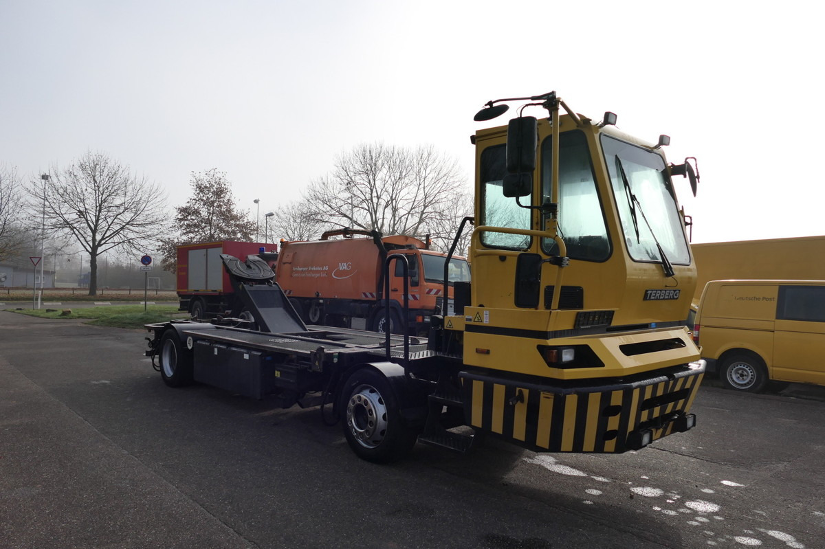 BC 182 Kamag Wiesel WBH 25 Umsetzfahrzeug - Kamion za prevoz kontejnera/ Kamion sa promenjivim sandukom: slika 4 BC 182 Kamag Wiesel WBH 25 Umsetzfahrzeug - Kamion za prevoz kontejnera/ Kamion sa promenjivim sandukom: slika 4