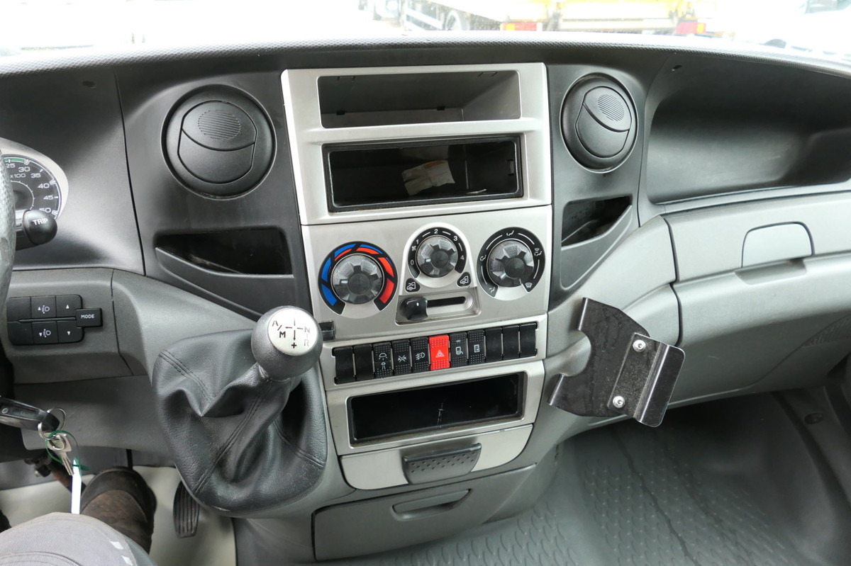 Dostavno vozilo sa zatvorenim sandukom IVECO Daily 35 S11 C30C AUTOMATIK KAMERA MAXI Regale D: slika 11