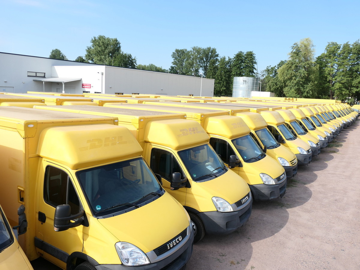 IVECO Daily 35 S11 C30C AUTOMATIK KAMERA MAXI Regale L - Dostavno vozilo sa zatvorenim sandukom: slika 1 IVECO Daily 35 S11 C30C AUTOMATIK KAMERA MAXI Regale L - Dostavno vozilo sa zatvorenim sandukom: slika 1