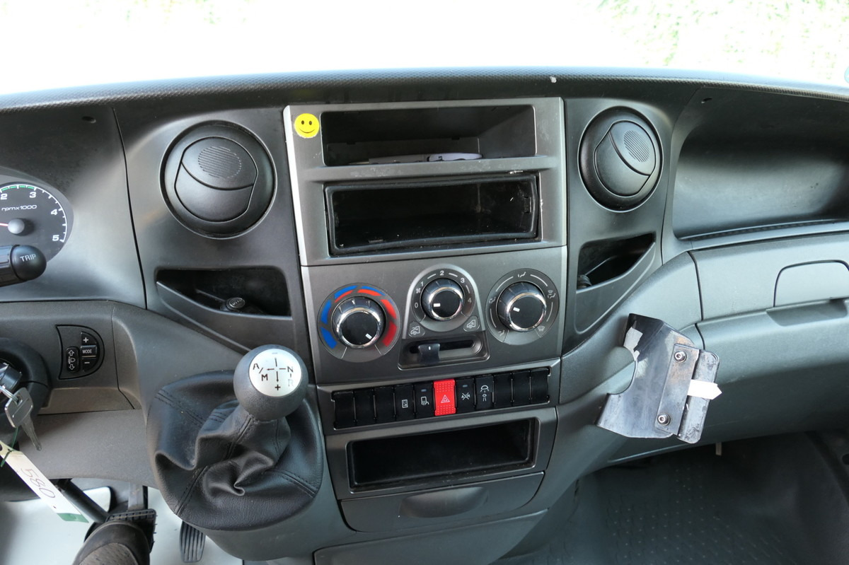 Dostavno vozilo sa zatvorenim sandukom IVECO Daily 35 S11 C30C AUTOMATIK KAMERA MAXI Regale L: slika 10
