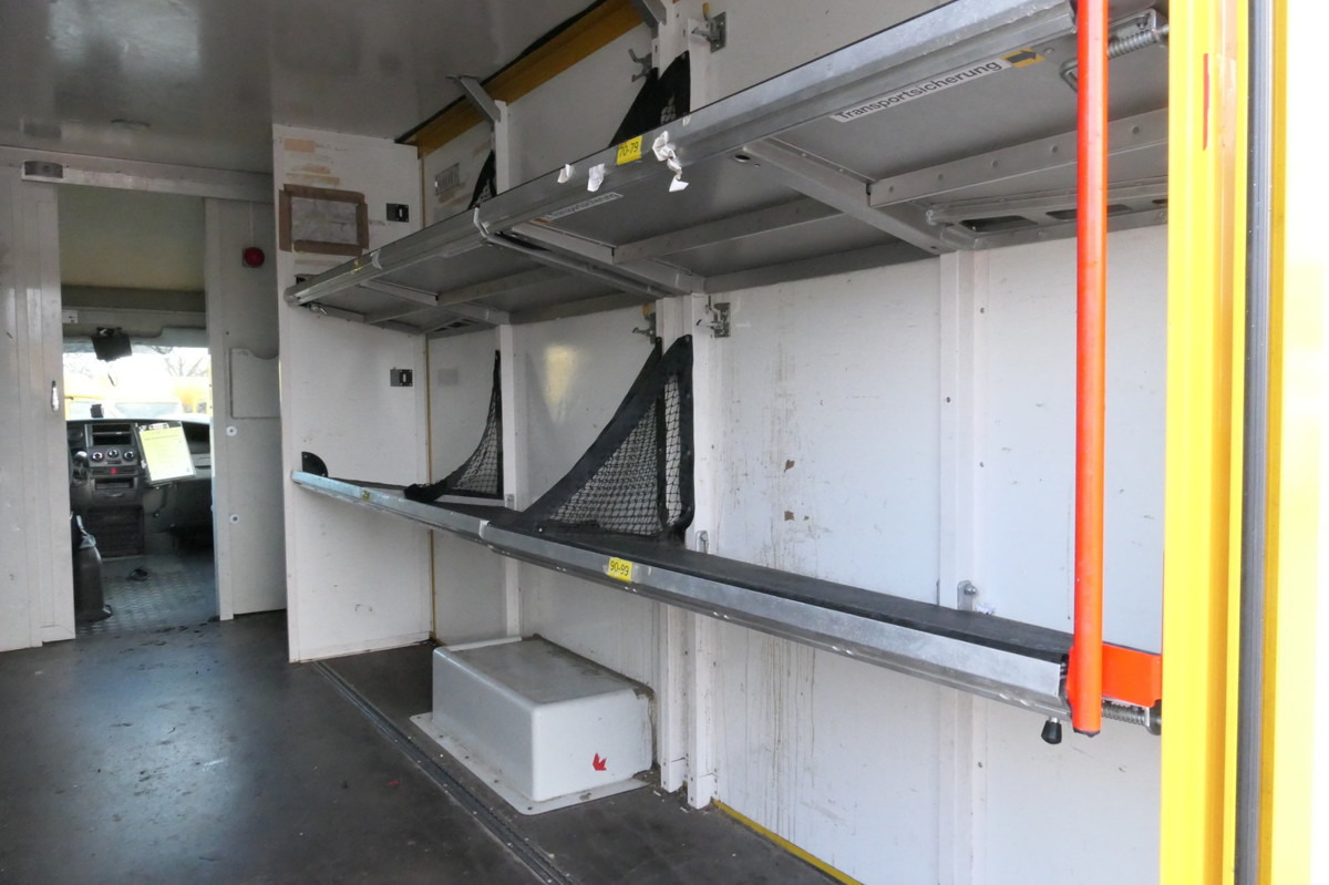 Dostavno vozilo sa zatvorenim sandukom IVECO Daily 35 S11 C30C AUTOMATIK KAMERA Regale LUFT D: slika 7