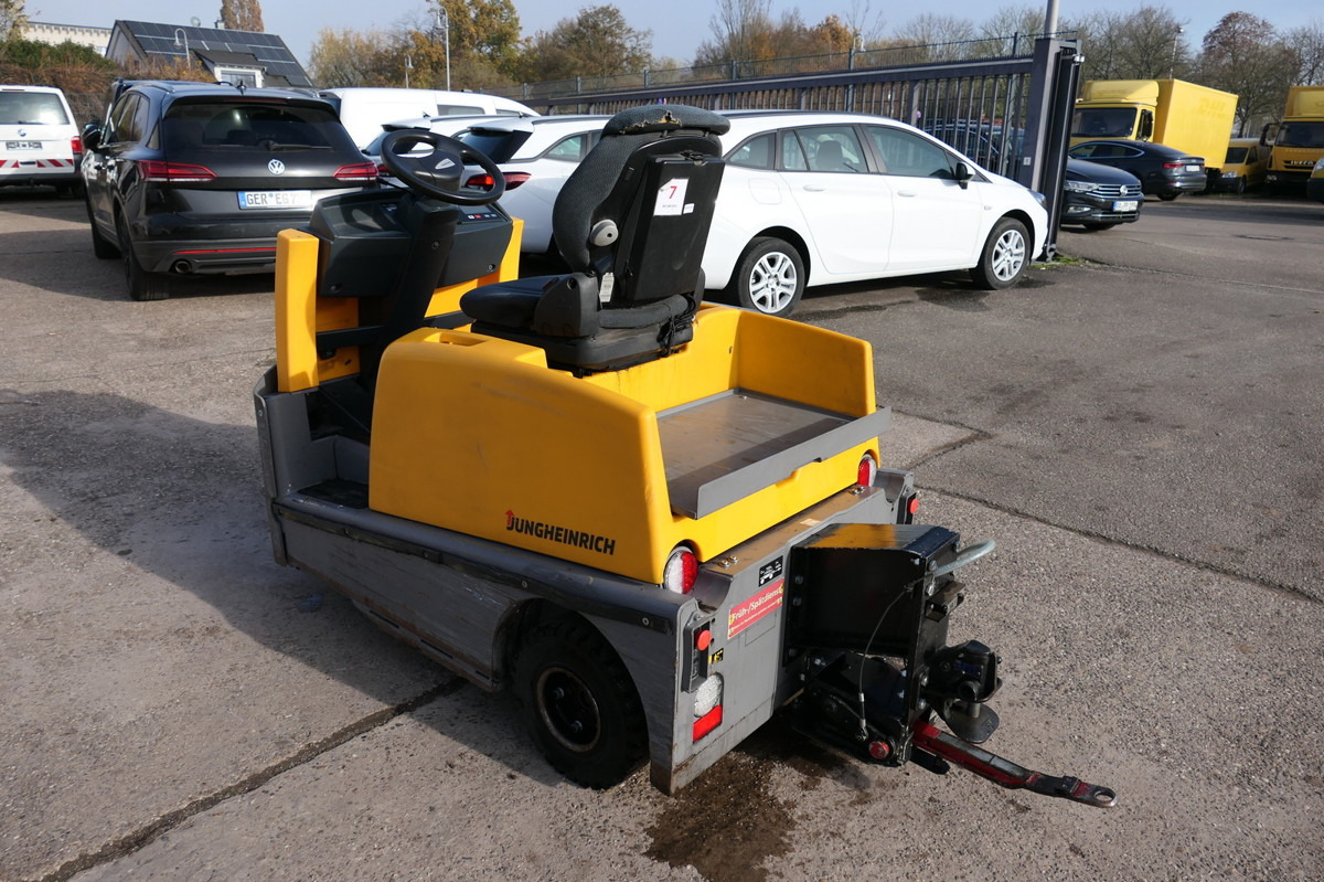 JUNGHEINRICH EZS 570 Schlepper Batterie 20/2017 - Vučno vozilo: slika 4 JUNGHEINRICH EZS 570 Schlepper Batterie 20/2017 - Vučno vozilo: slika 4
