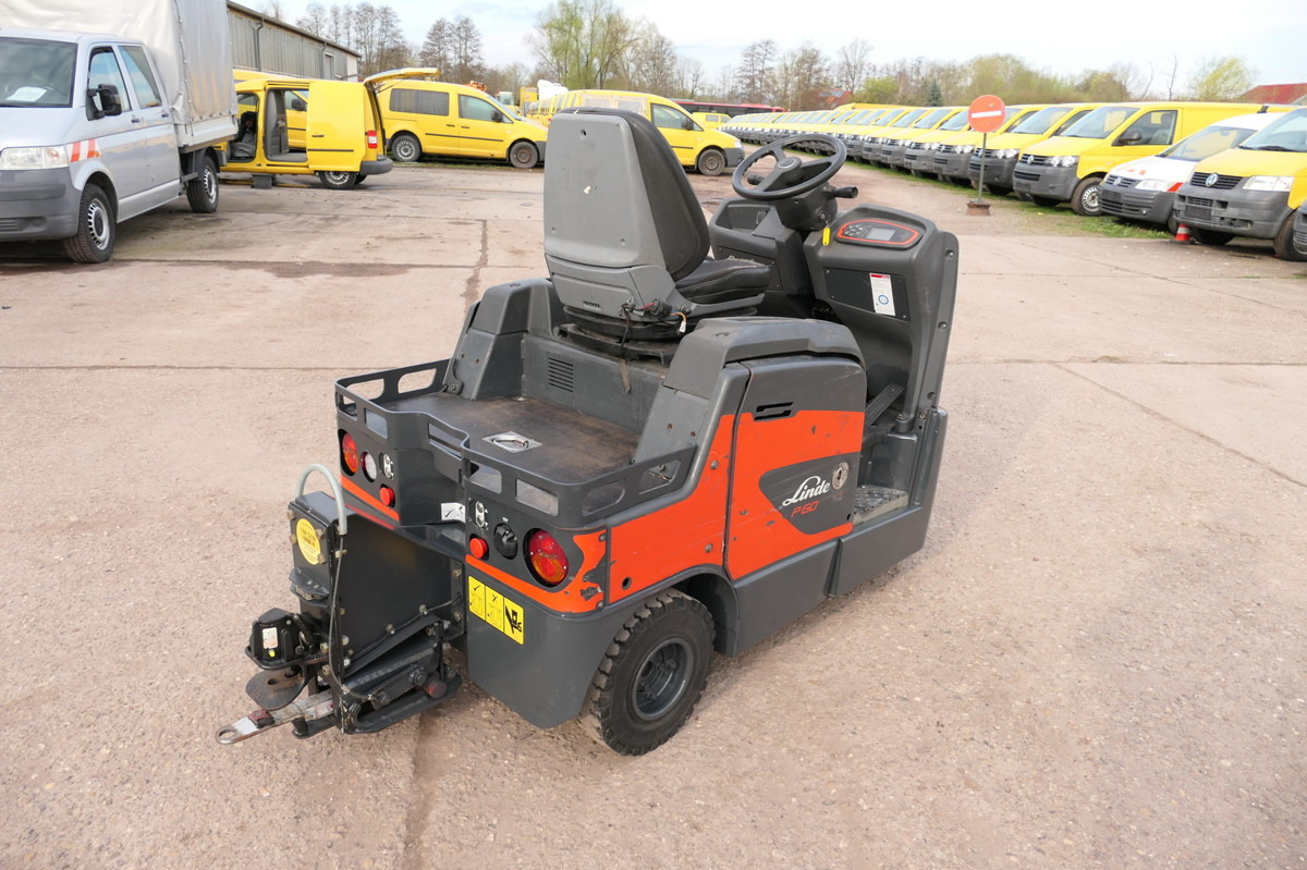 LINDE P 60 Z Schlepper 3-Rad - Vučno vozilo: slika 2 LINDE P 60 Z Schlepper 3-Rad - Vučno vozilo: slika 2