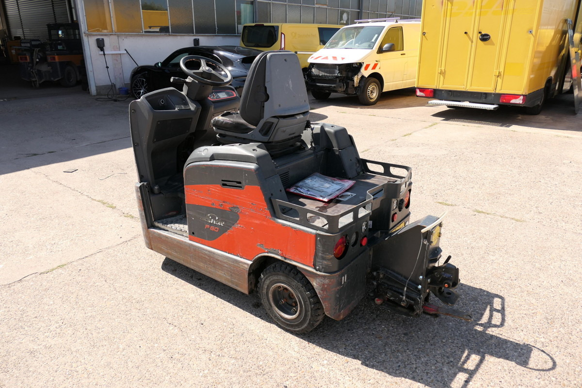 LINDE P 60 Z Schlepper Batterie 16/2019 3-Rad - Vučno vozilo: slika 4 LINDE P 60 Z Schlepper Batterie 16/2019 3-Rad - Vučno vozilo: slika 4