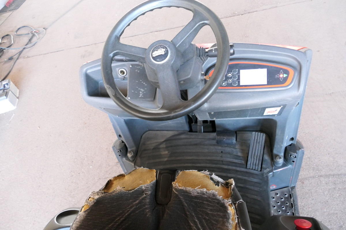 LINDE P 60 Z Schlepper Batterie 16/2019 3-Rad - Vučno vozilo: slika 5 LINDE P 60 Z Schlepper Batterie 16/2019 3-Rad - Vučno vozilo: slika 5