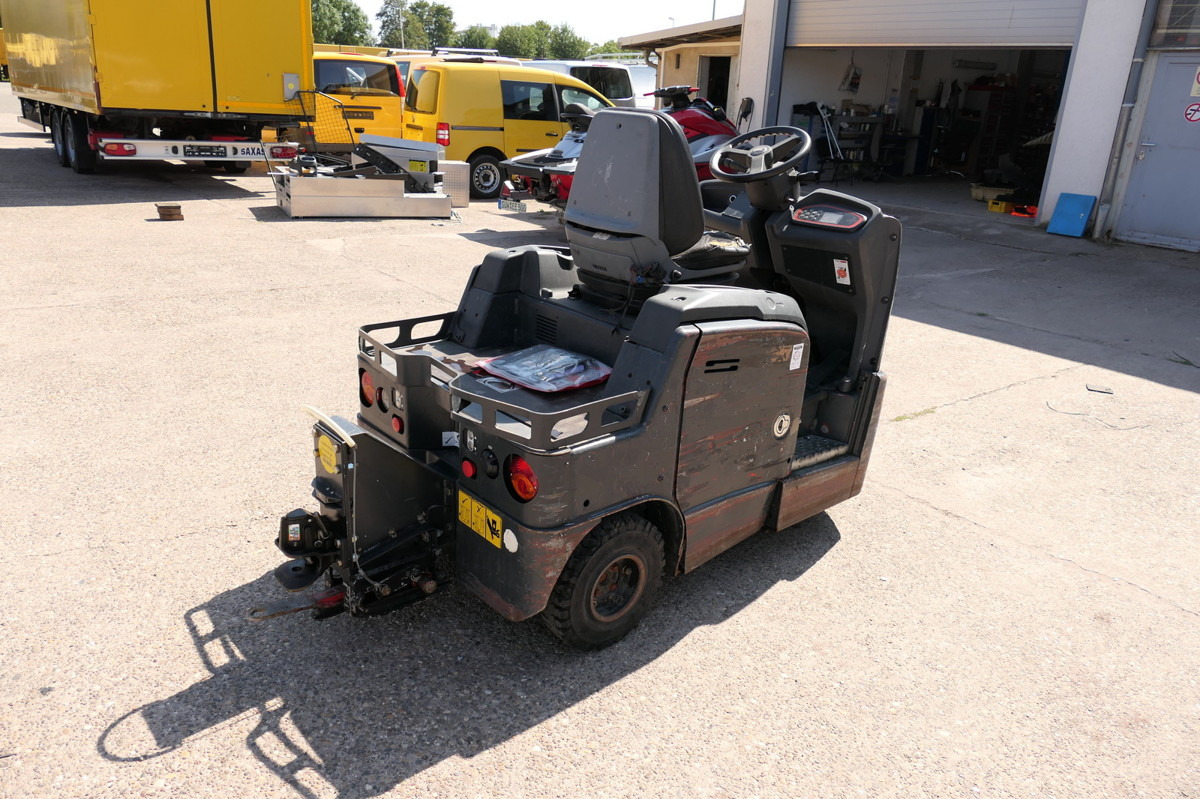 LINDE P 60 Z Schlepper Batterie 16/2019 3-Rad - Vučno vozilo: slika 3 LINDE P 60 Z Schlepper Batterie 16/2019 3-Rad - Vučno vozilo: slika 3